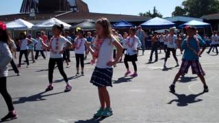Hirsch Spring Program 2016 2nd grade "Hukilau"