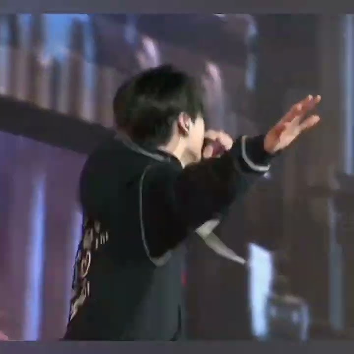 Jungkook giggling and singing El Mariachi Airplane pt 2 😂😂 | PTD SEOUL D1 moments #bts #shorts