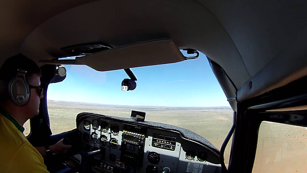 Cessna 182 landing in Upington