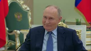 «Господи, вам не страшно?»: Владимир Путин удивился бесстрашию хирургов новорожденных