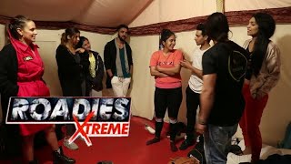 Roadies Xtreme | Surbhi Protects Kriti From Other Girls