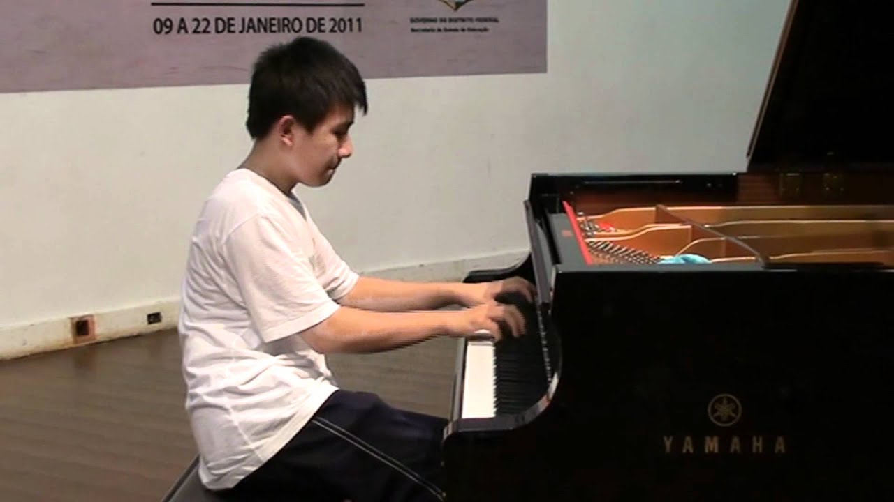 Xie Yuntian - Liszt Rapsodia Espanhola - YouTube