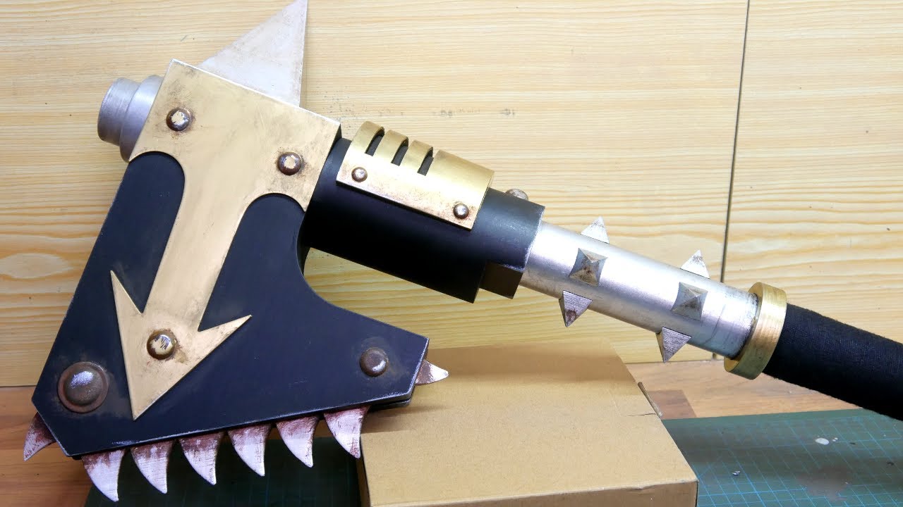 Making a WARHAMMER 40K CHAINAXE - YouTube