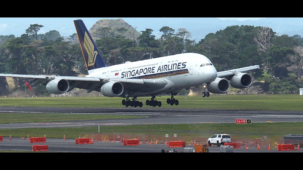 AUCKLAND AIRPORT ARRIVALS & DEPARTURES