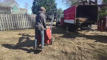 This is how a professional cleans up his debris after chipping brush