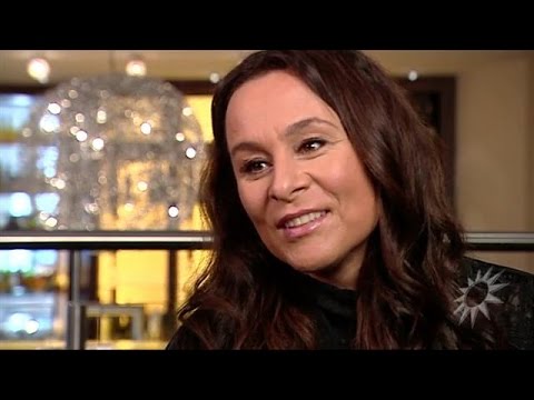 Trijntje mist Anouk in Wenen - RTL BOULEVARD