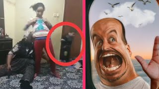 Arkadaki̇ Çocuğa Di̇kkat Ti̇ktok Ta Fonomen Olmak İsteyen Ablasini 1 Sani̇yede Ünlü Yapti