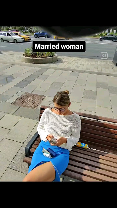 Picking up a beautiful married woman 😍 #pickuplines #pickup #confident #marriedwomen #flirting101