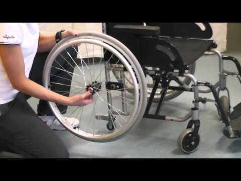 Video: Come utilizzare una sedia a rotelle manuale (con immagini)