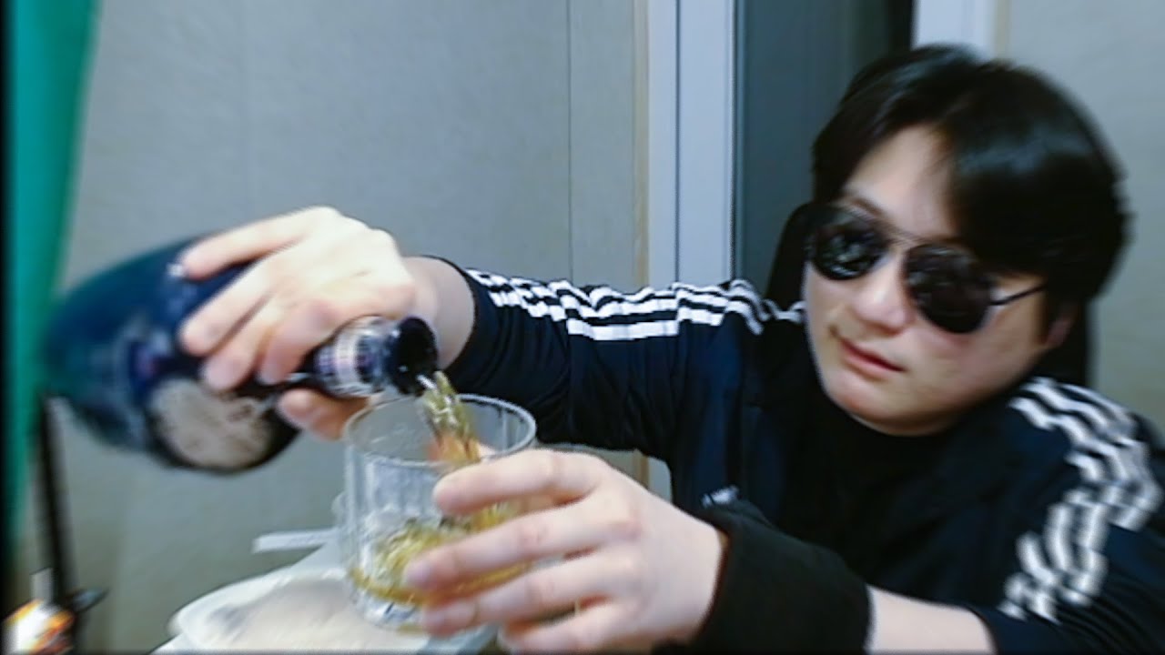 슬픈 일이 있어서 한잔하겠습니다.