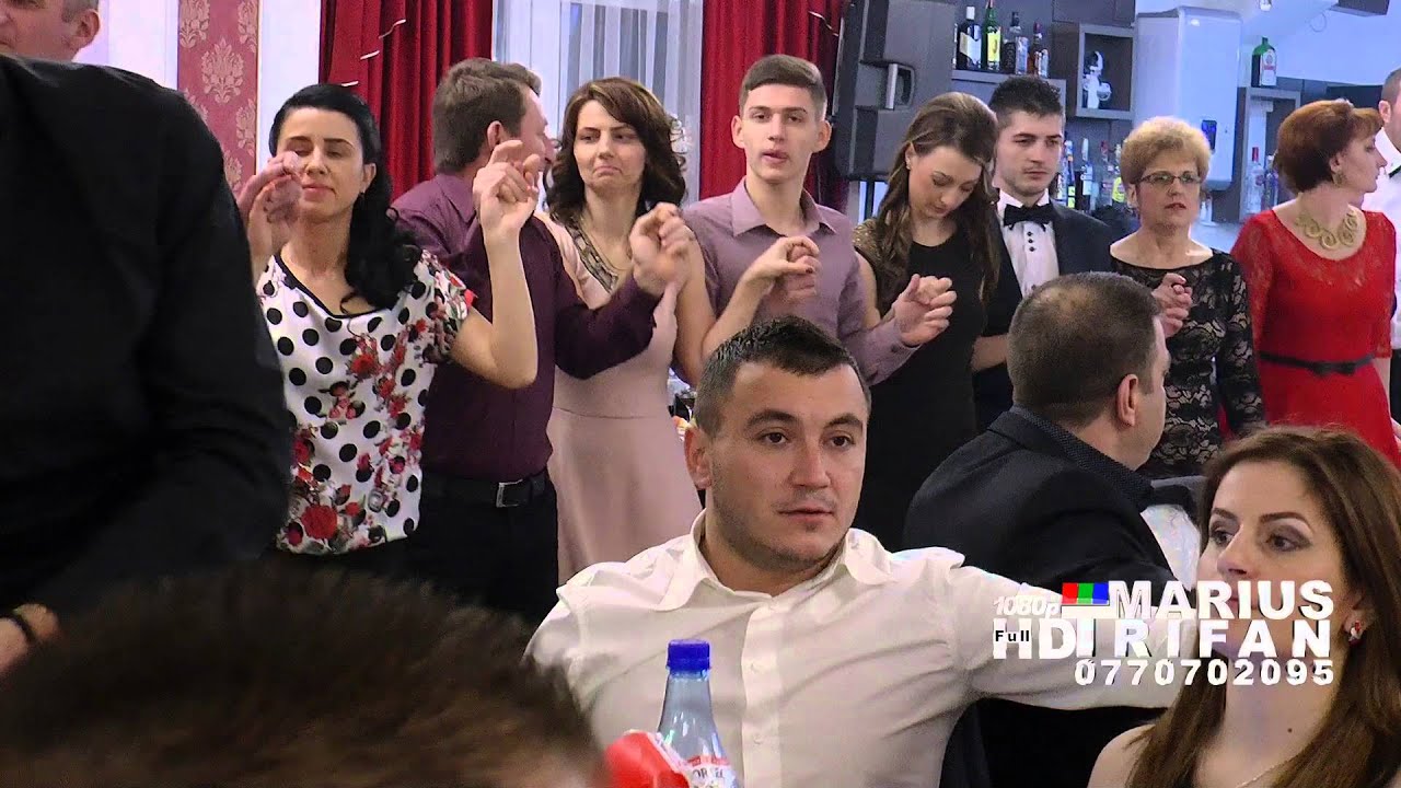 01 Revelion Bon Ton 2016 - Ana Maria Oprisan (cloaj hore si sarbe) LIVE (cover)