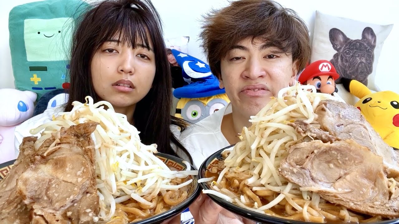 【ブスすぎ】寝起きで巨大二郎ラーメンとか余裕じゃね？【爆食い】