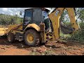 A retroescavadeira cat 416fe mal chegou e já pegou no muido