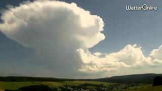 Heat storms in time-lapse - How clouds shoot into the sky