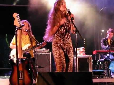 Nina Attal Live