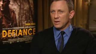 Daniel Craig, Liev Schreiber and Jamie Bell star in Defiance