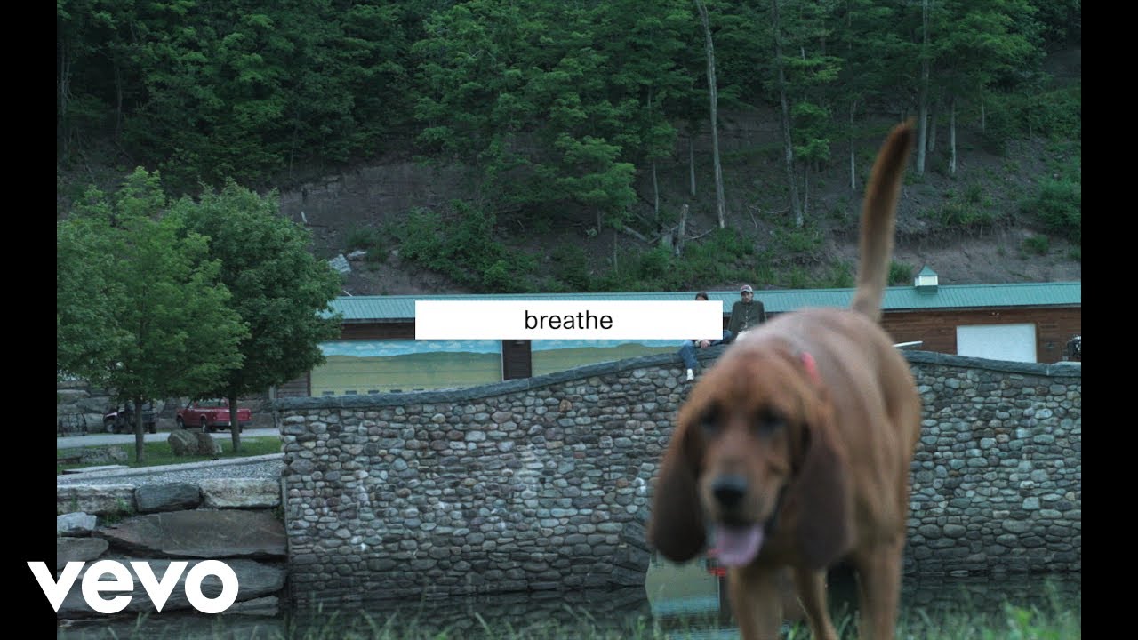 Jeremy Zucker, Chelsea Cutler - just breathe (Official Lyric Video) Jeremy Zucker, Chelsea Cutler - just breathe (Official Lyric Video)