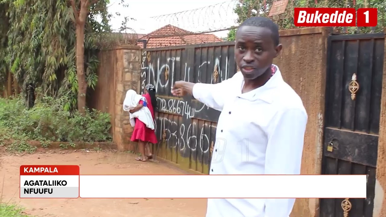 Мусоке Фрэнсиси Ксавьер жалуется, что мать кормит его конфетами в одиночку.