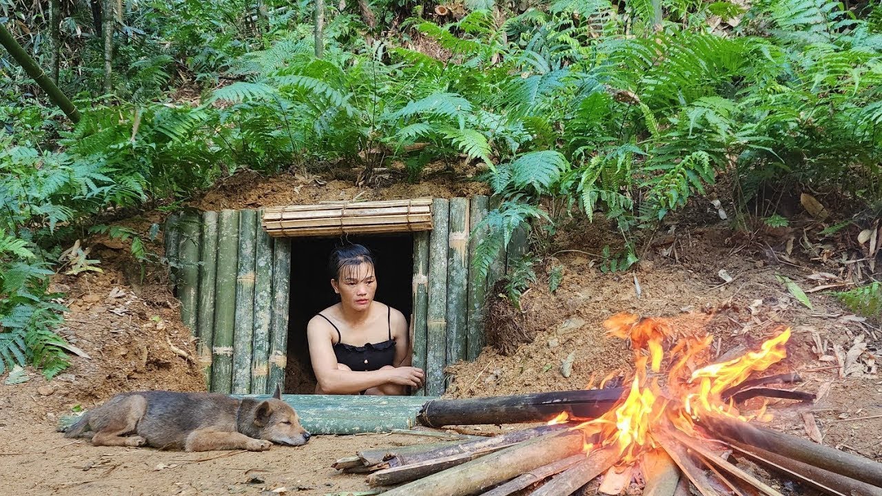 THE GIRL WHO BUILT AN UNDERGROUND SHELTER, SURVIVAL SKILLS, BUILDING ...