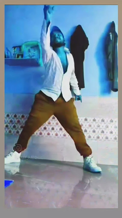 Ajj kal ki ladrkiya kamal karti hai #bolleywoodsong #dance #shortsfeed #dancecraze #dancemoves