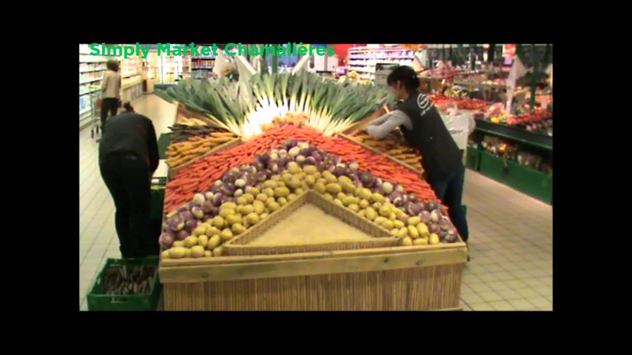 Mise en scène des rayons auvergnats de Simply Market...