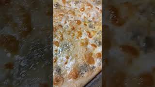 Focaccia ai 4 formaggi bianca