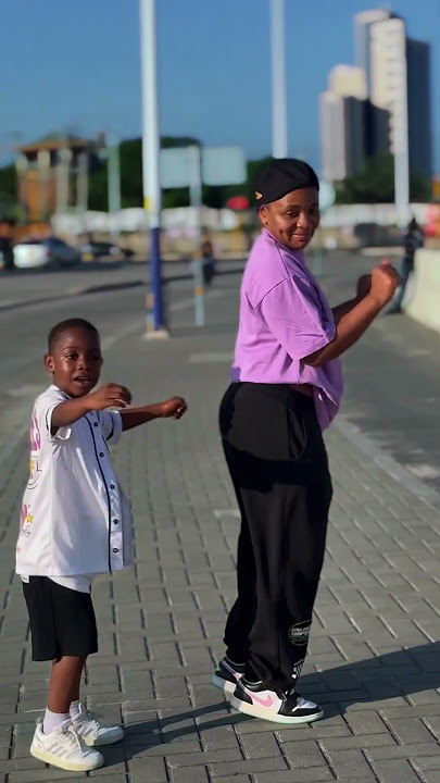 Mon and son dancing birimarung #Angelnyigu #Deeuwezo
