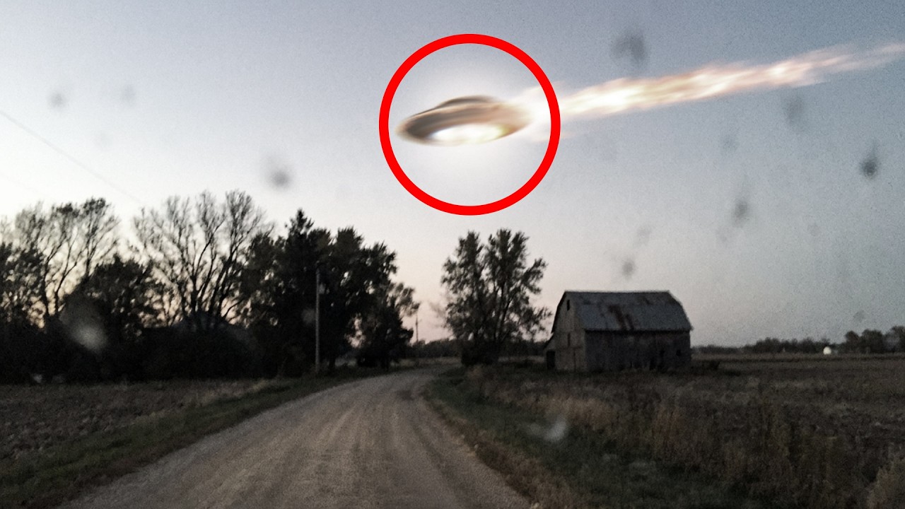 Miniatura del video: 30 Most UNEXPLAINED UFOs and Space Anomalies Caught on Camera