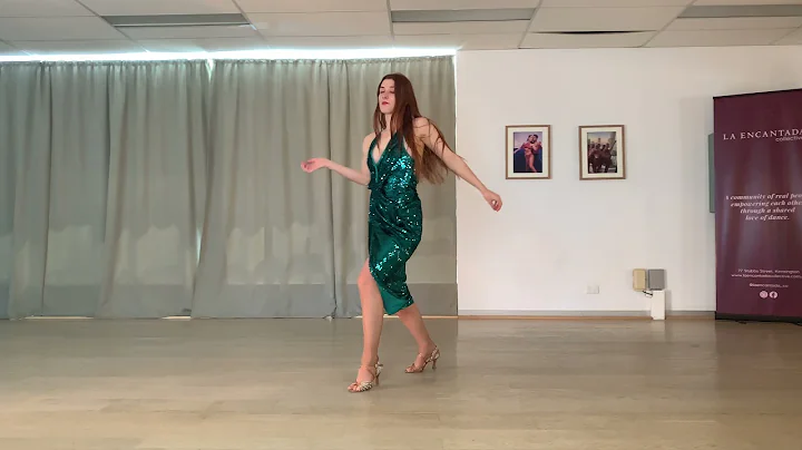 Alice Mawhinney - Dominican Bachata Freestyle