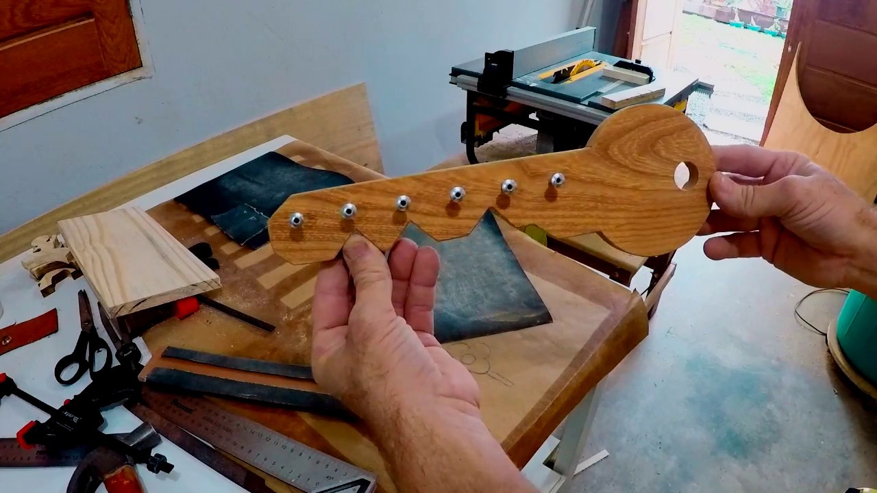 Porta chave de madeira com 6 lugares