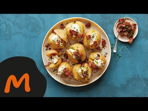 pommes-de-terre-en-robe-des-champs-avec-cantadou,-lard-et-tomates-–-recette-migusto