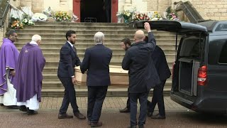 Début des obsèques de Bernard Pivot à Quincié-en-Beaujolais | AFP Images