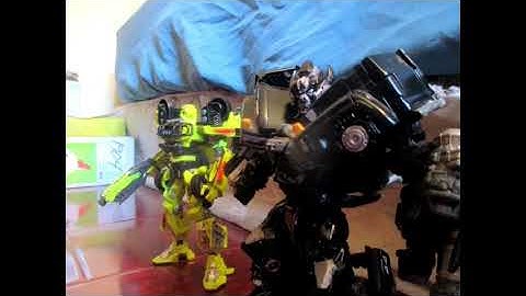 Transformers Stop Motion- Ironhide and Ratchet vs Blackout, Brawl, and Starscream