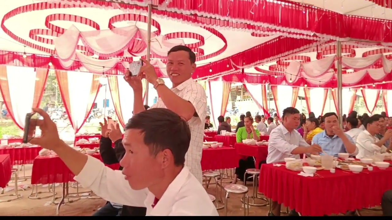 Vũ quy Văn sôm thị minh tại bản Nậm sỏ chúc hai cháu GĐ hạnh phúc 