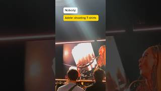 Adele and the most creative way to distribute gifts 🎁 #adele #adeleconcert #munich #shorts