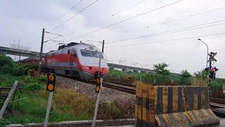 1070908 台鐵135次自強號及522次莒光號通過彰化社頭魚寮巷平交道(南側)