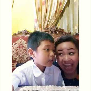 VIRAL !!! IBU INI MARAH-MARAH SAAT MENGAJARI ANAKNYA BELAJAR DI RUMAH