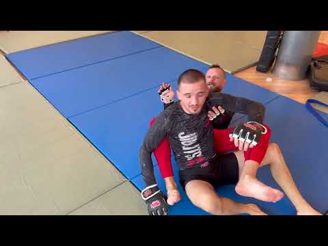 Cesario Di Domenico: Berembolo into a neck crank-shoulder lock. Combo of the week!!