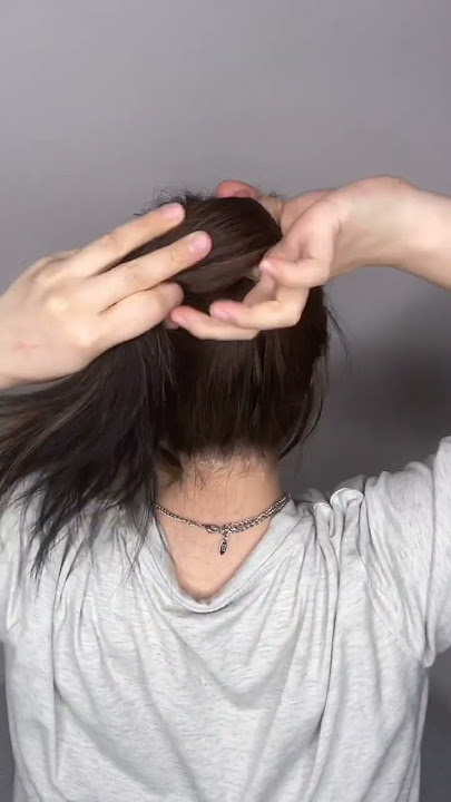 how to do the claw clip hairstyle for medium length hair #shorts