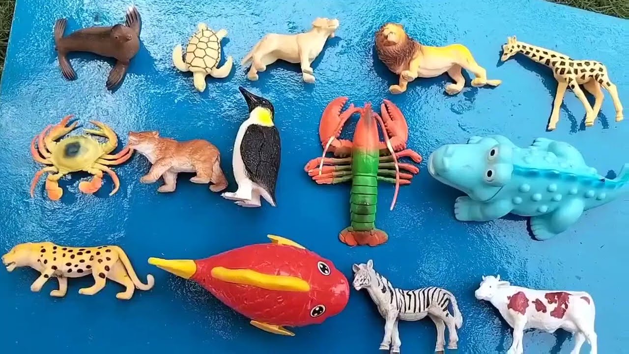 Menemukan mainan hulk, captain america, mobil jeep, tank baja, peluncur roket, truck semen