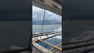 Tatawid kami ng isla,ang laki ng alon😟