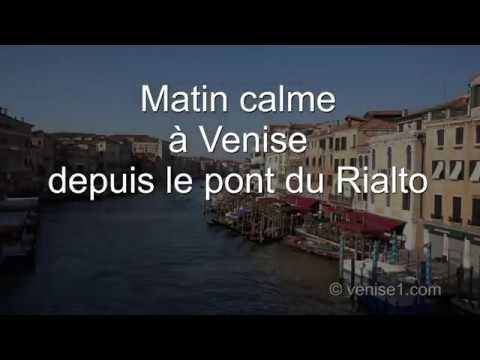 Matin calme à Venise depuis le pont du Rialto