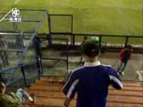 funny-clips---violent-japanese-football-fan