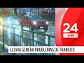 Acumulación de agua: lluvia genera problemas de tránsito para conductores y peatones | 24 Horas TVN