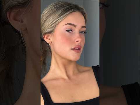 Easy “strawberry makeup”