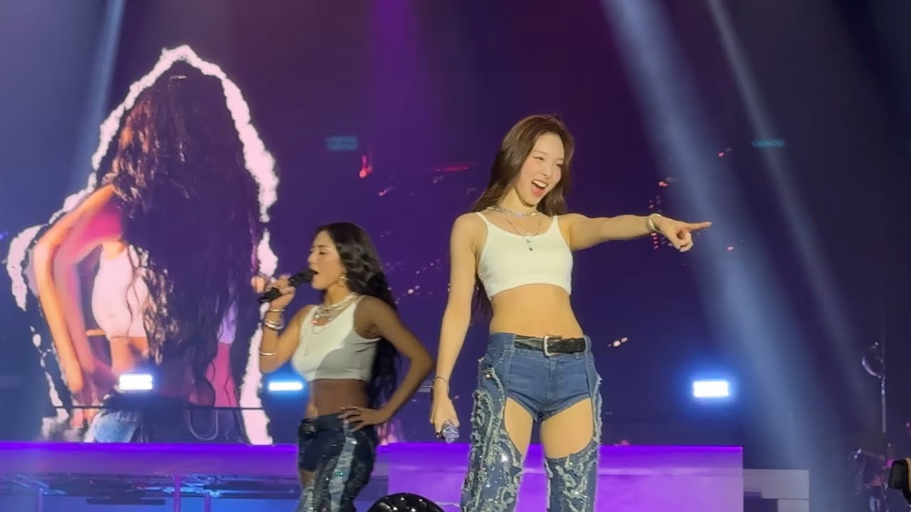 TWICE - Queen of Hearts fancam at LOLLAPALOOZA 08-02-25