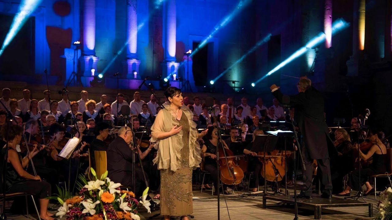 operations manager Zvetelina Vassileva - Ebben, ne andrò lontana