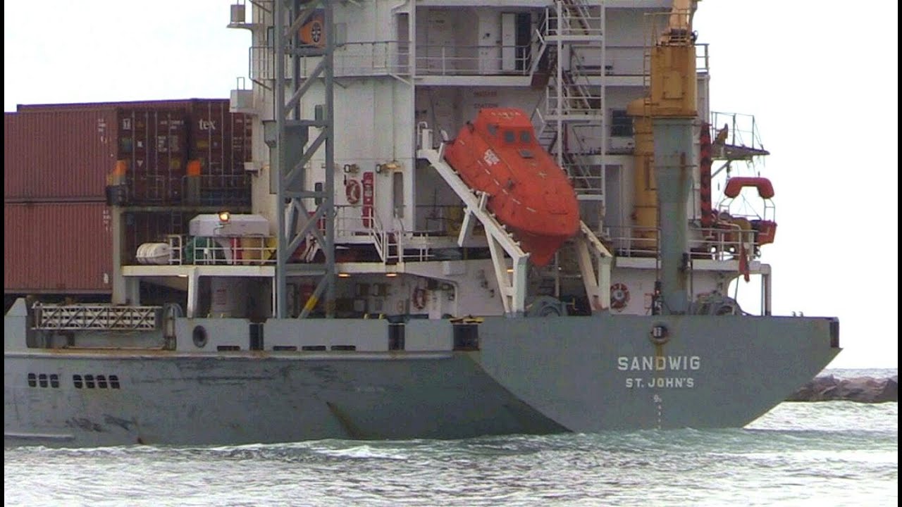 Sandwig Cargo Ship With Lifeboat Rescue Pod - YouTube