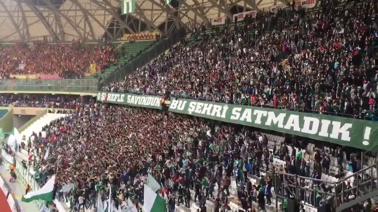 Konyaspor Göztepe maçı öncesi taraftar şov - YouTube