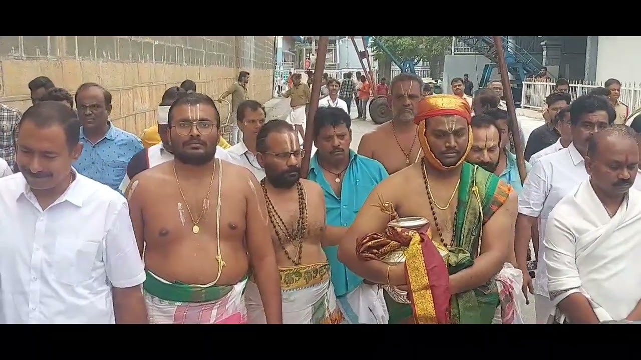 #Tirumala Sampokshana after Shanthihomam Archakulu and EO,JEO